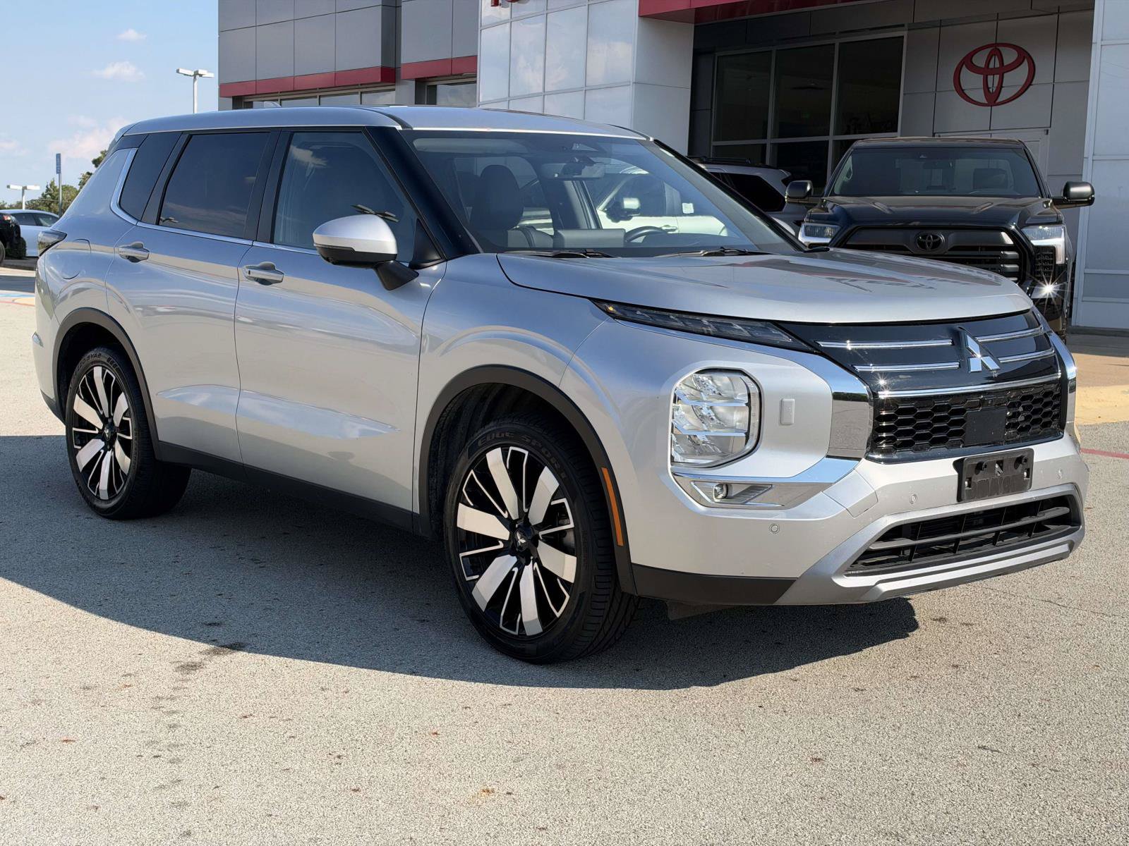 Used 2025 Mitsubishi Outlander SE AWD/4WD image 10