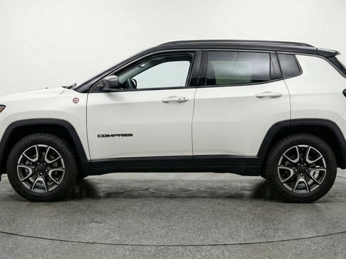 Used 2025 Jeep Compass Trailhawk AWD/4WD image 5
