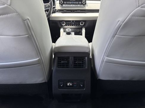 Used 2024 Mitsubishi Outlander SEL AWD/4WD image 19