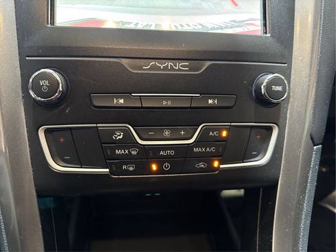 Used 2019 Ford Fusion SE FWD image 33