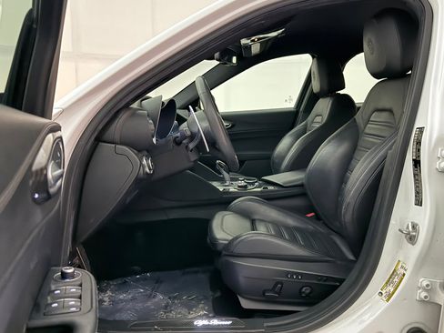 Used 2019 Alfa Romeo Giulia Ti image 18