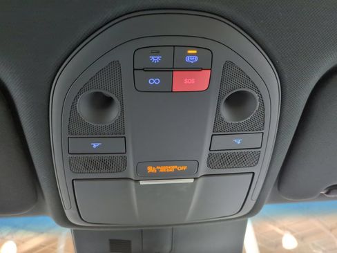 Used 2025 Genesis G70 2.5T AWD/4WD image 26