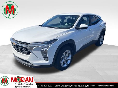 Used 2024 Chevrolet Trax LS w/ LS Convenience Package image 1