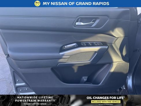 New 2026 Nissan Pathfinder SL w/ SL Premium Package AWD/4WD image 11
