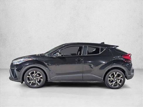 Used 2021 Toyota C-HR XLE image 4