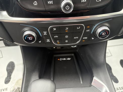 Used 2023 Chevrolet Traverse LT w/ LT Premium Package AWD/4WD image 13
