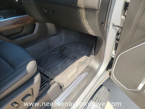 Used 2025 GMC Sierra 3500 SLT w/ SLT Premium Package AWD/4WD image 9