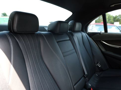 Used 2019 Mercedes-Benz E 300 4MATIC image 36