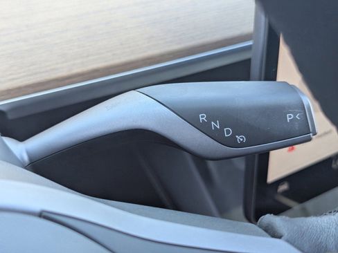Used 2025 Tesla Model Y Long Range image 32