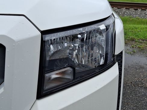 Used 2024 Nissan Frontier SV AWD/4WD image 4