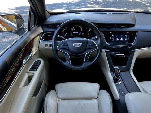 Used 2017 Cadillac XT5 Luxury w/ Driver Awareness Package image 33