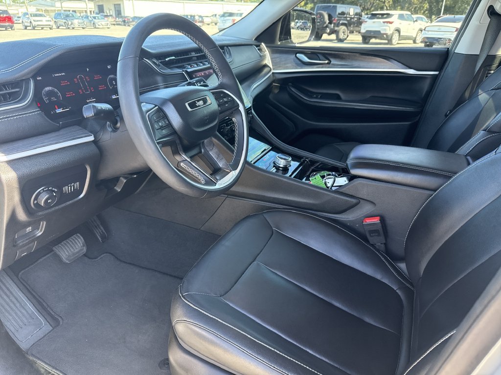 Used 2023 Jeep Grand Cherokee L Limited w/ Trailer Tow Group (B) AWD/4WD image 10