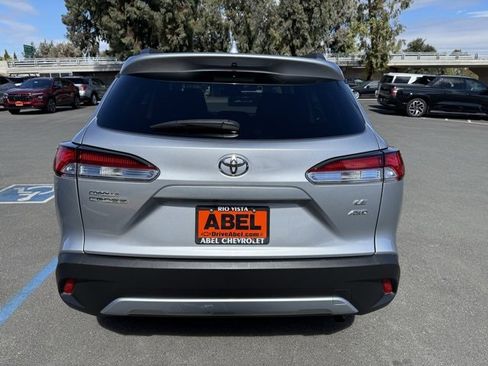 Used 2022 Toyota Corolla Cross LE image 8