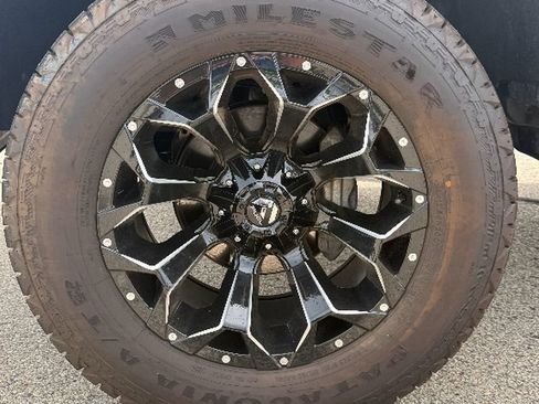 Used 2025 Chevrolet Silverado 1500 LT AWD/4WD image 46
