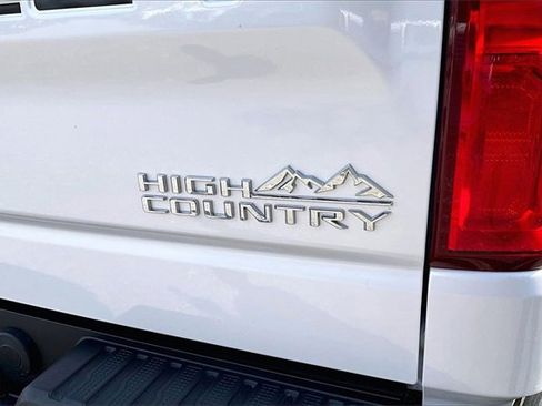Used 2022 Chevrolet Silverado 1500 High Country w/ Z71 Off-Road Package image 25