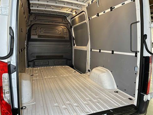 Used 2025 Mercedes-Benz Sprinter 2500 image 18