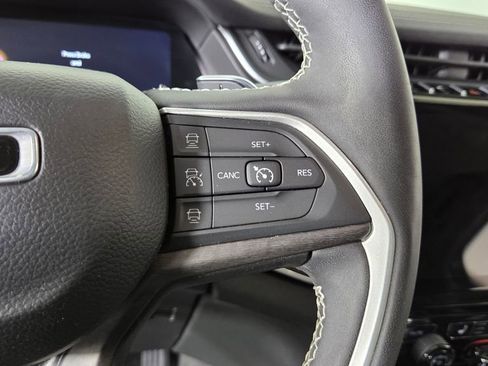 Used 2023 Jeep Grand Cherokee L Limited w/ Black Appearance Package AWD/4WD image 20