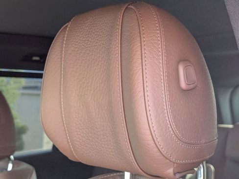 Used 2025 Mercedes-Benz GLS 580 4MATIC image 13