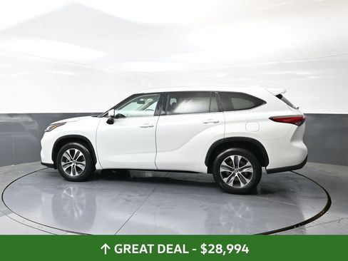Used 2023 Toyota Highlander XLE image 11