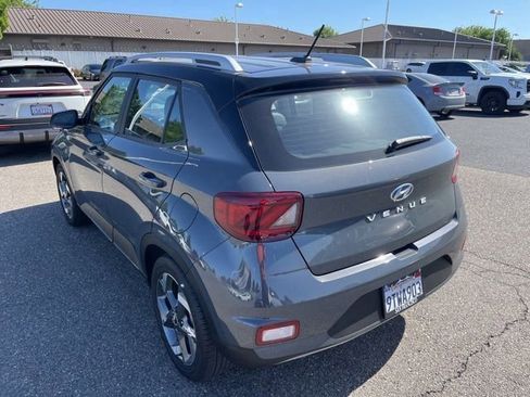 Used 2024 Hyundai Venue Limited FWD image 7