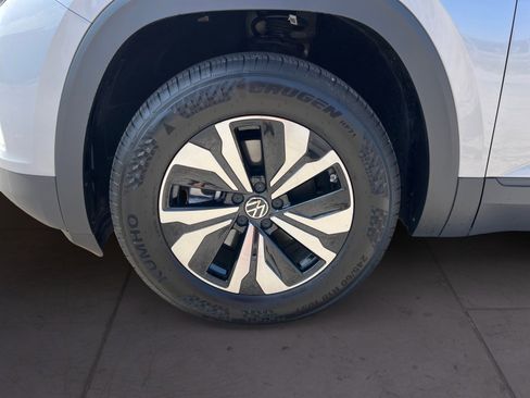 Used 2025 Volkswagen Atlas SE AWD/4WD image 18