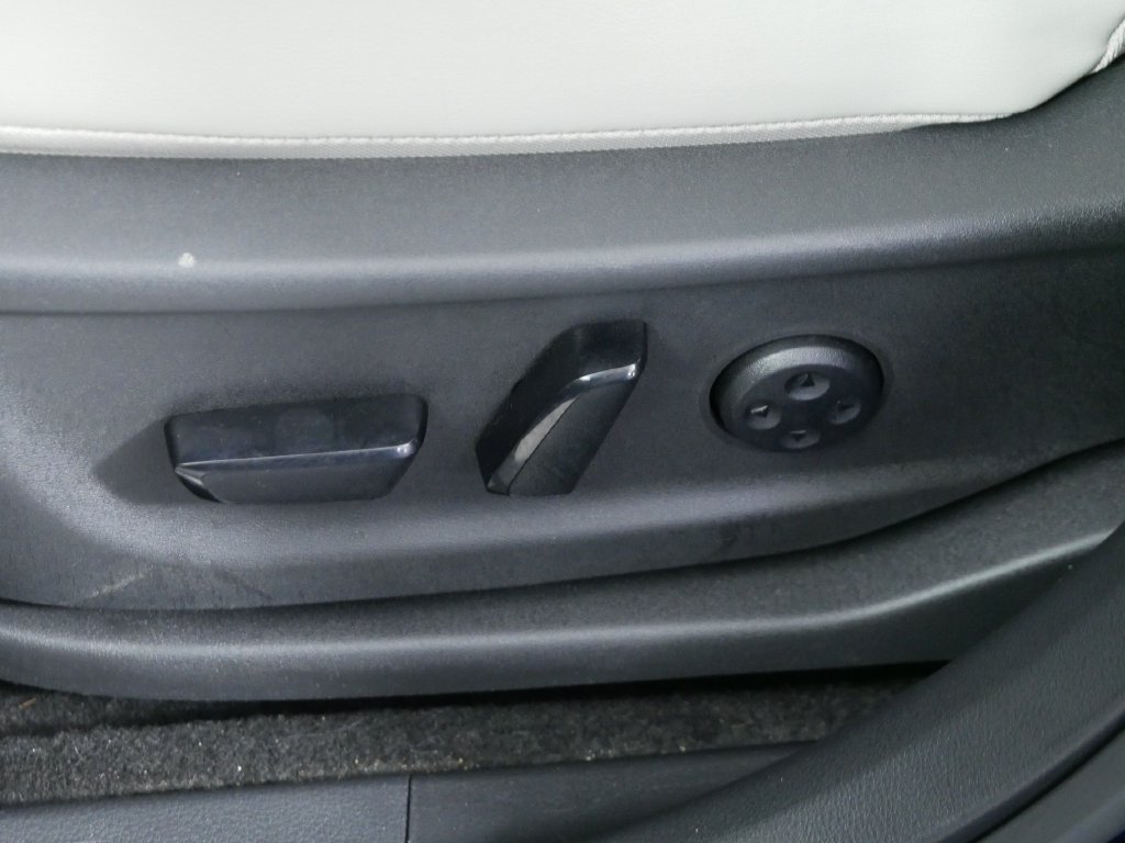 Used 2024 Nissan Ariya AWD image 22