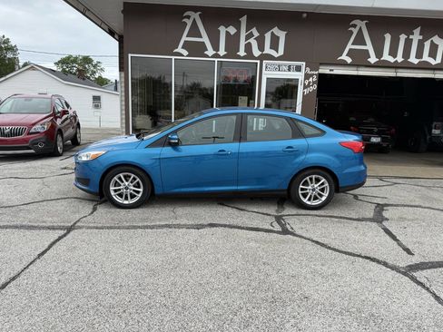 Used 2015 Ford Focus SE FWD image 6