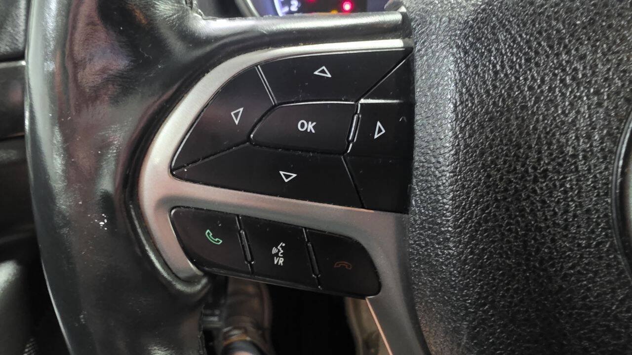 Used 2018 Jeep Grand Cherokee Altitude AWD/4WD image 28