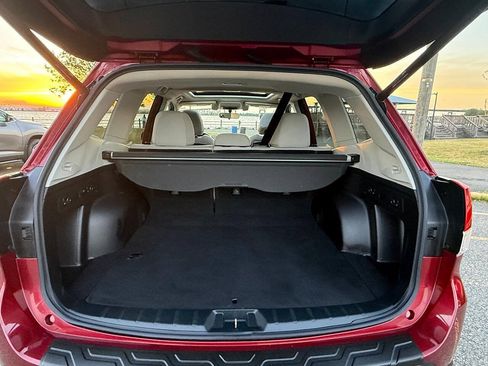 Used 2019 Subaru Forester Premium AWD/4WD image 9