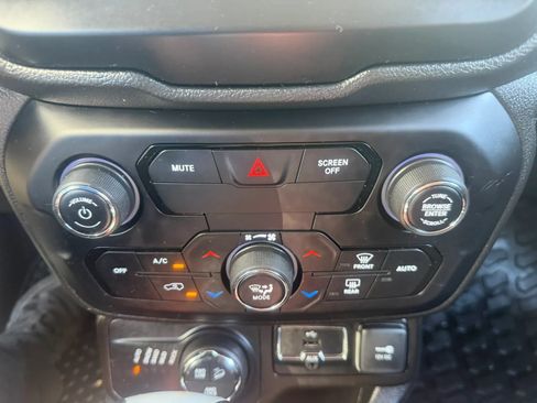 Used 2019 Jeep Renegade Trailhawk w/ LED Lighting Group AWD/4WD image 26