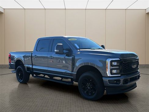 Used 2025 Ford F250 XLT w/ Black Appearance Package image 7
