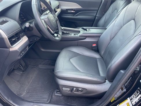 Used 2024 Toyota Grand Highlander Limited image 10