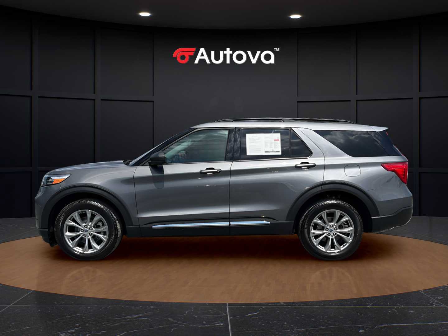 Used 2023 Ford Explorer XLT w/ Equipment Group 202A AWD/4WD image 2