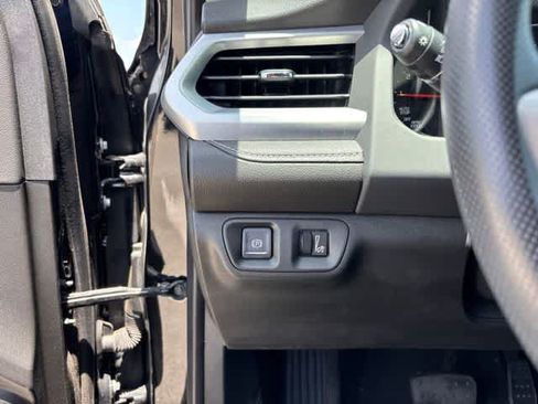 Used 2023 GMC Acadia SLE w/ Driver Convenience Package FWD image 10