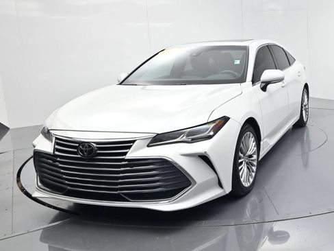 Used 2022 Toyota Avalon Limited w/ Advanced Safety Package FWD image 3