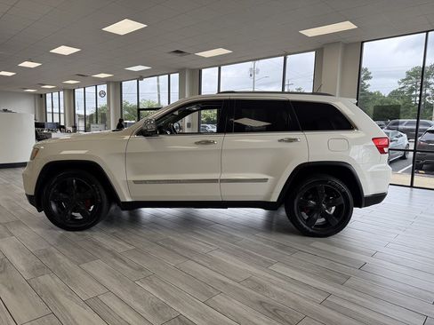 Used 2011 Jeep Grand Cherokee Overland RWD image 4
