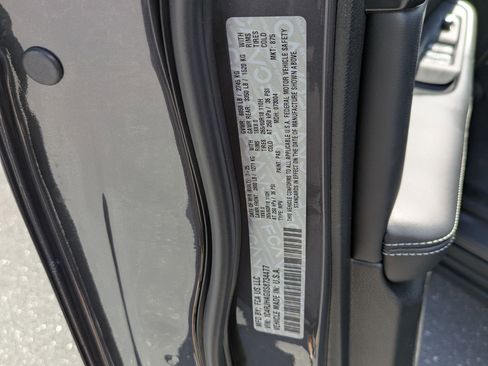 New 2025 Jeep Grand Cherokee Laredo X w/ Luxury Tech Group I image 32