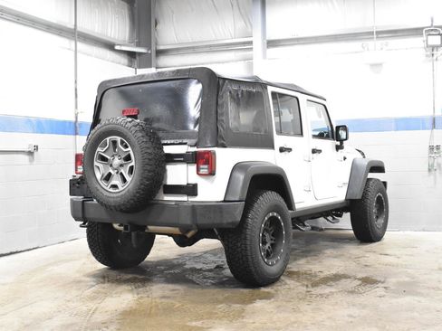 Used 2015 Jeep Wrangler Unlimited Rubicon w/ Connectivity Group image 20