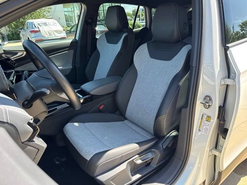 Used 2023 Volkswagen ID.4 Pro AWD/4WD image 5