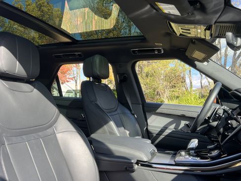 Used 2023 Land Rover Range Rover Sport SE image 19