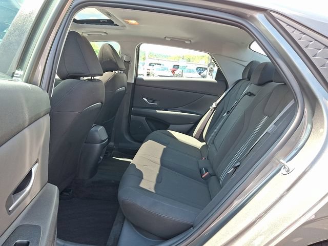 Certified 2025 Hyundai Elantra SEL FWD image 10