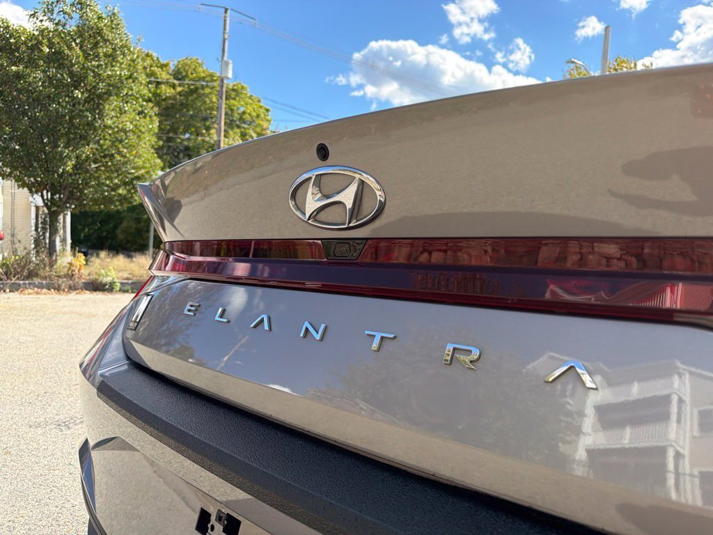 Used 2021 Hyundai Elantra SEL FWD image 10