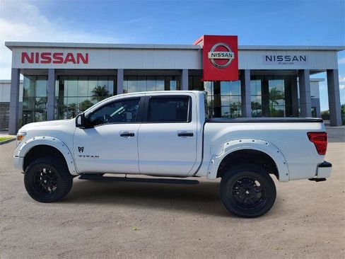 Certified 2022 Nissan Titan SV w/ SV Convenience Package image 8
