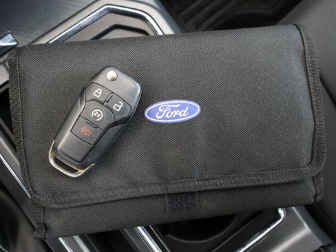 Used 2019 Ford F150 XLT w/ Equipment Group 302A Luxury AWD/4WD image 28