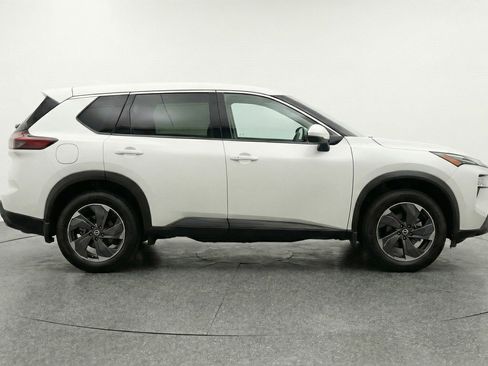 Used 2025 Nissan Rogue SV AWD/4WD image 11