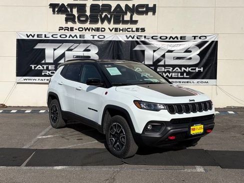 Used 2025 Jeep Compass Trailhawk AWD/4WD image 5