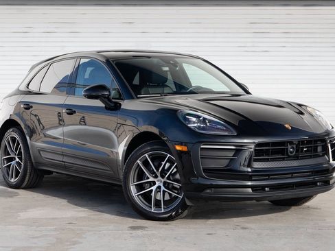 Certified 2025 Porsche Macan image 10