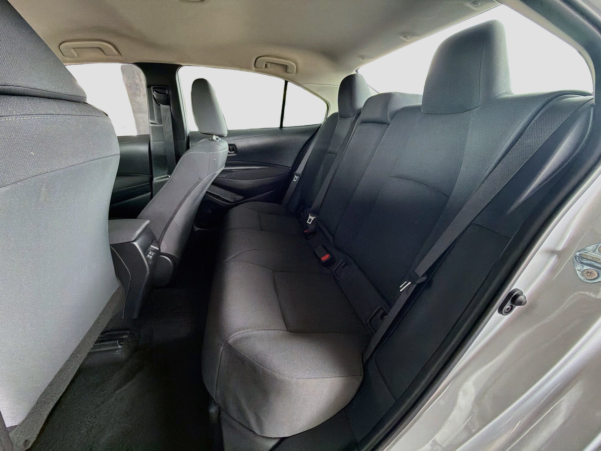 Used 2025 Toyota Corolla LE FWD image 27
