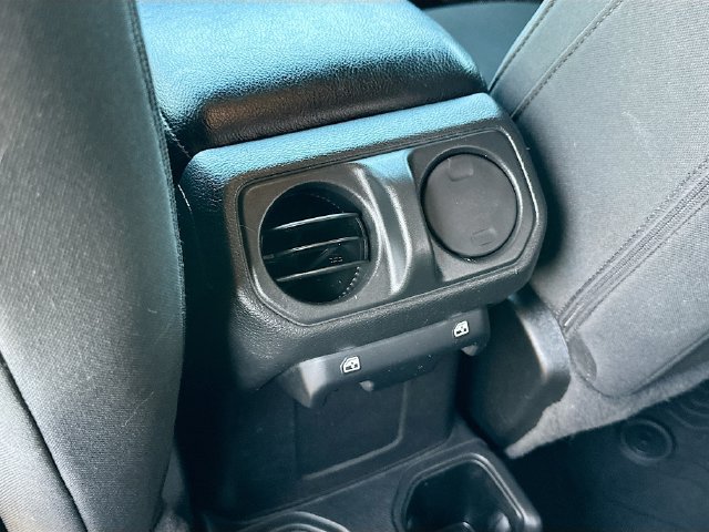 Used 2022 Jeep Wrangler Unlimited Sport AWD/4WD image 24