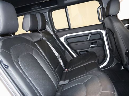 Used 2025 Land Rover Defender 110 S image 69